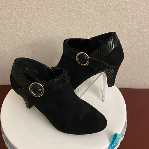 London Fog Black Suede Ankle Zipper Ankle 6M - Picture 2 of 8